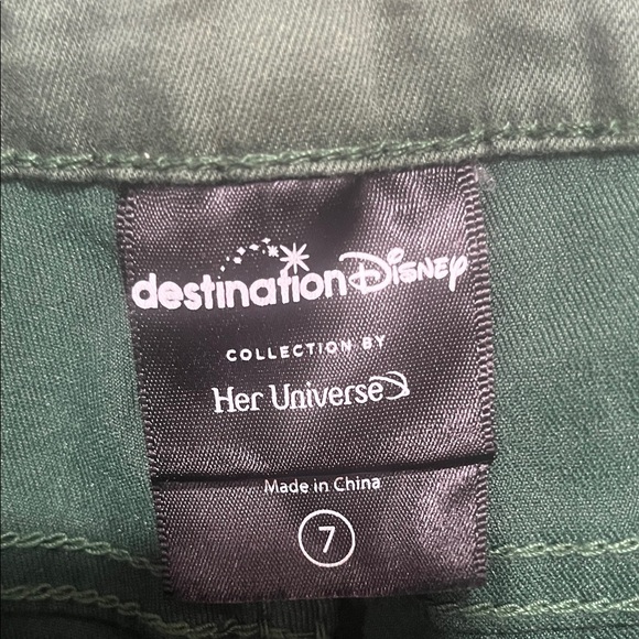 Her Universe Green Pants with Disney Collection Size 7 (Juniors) - Picture 2 of 5
